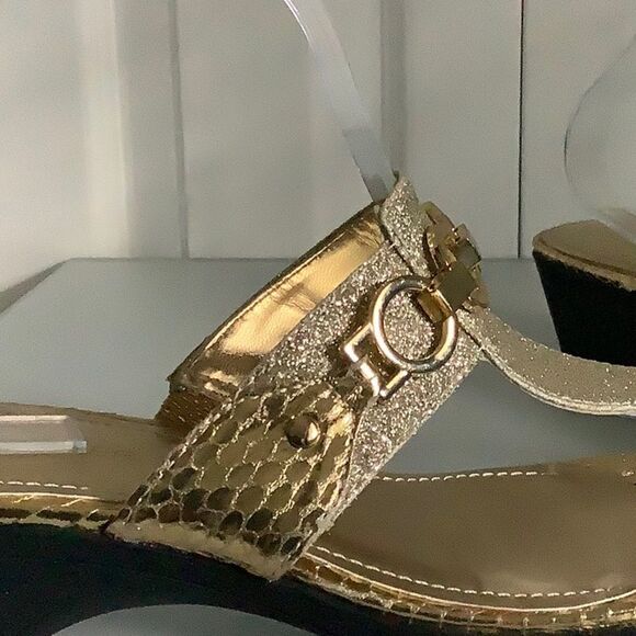 MARC FISHER GOLD SANDALS SIZE 7‎ - Picture 7 of 12